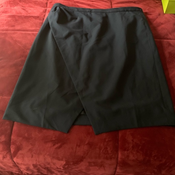 Like new JCREW SKIRT - Picture 2 of 3